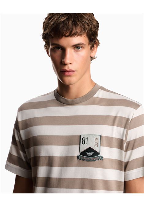 T-shirt in jersey di cotone con motivo a righe con patch di collezione sul petto. Emporio Armani | T-shirt | EM004504-AF23154M1088