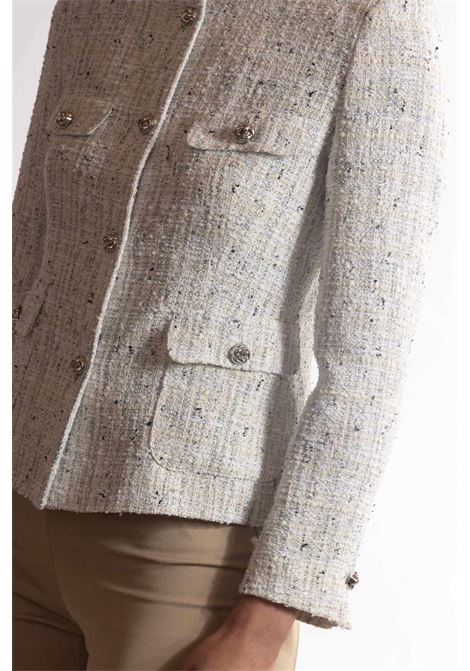 Chanel in bouclégioiello e tasche applicate con patta con bottoni coordinati. Tagliatore | Giacca | JODIE-160074X1192