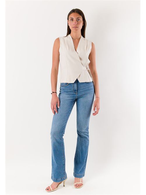 gilet con cinturina e fibbia PE26281 MESANGE | PE26281PANNA