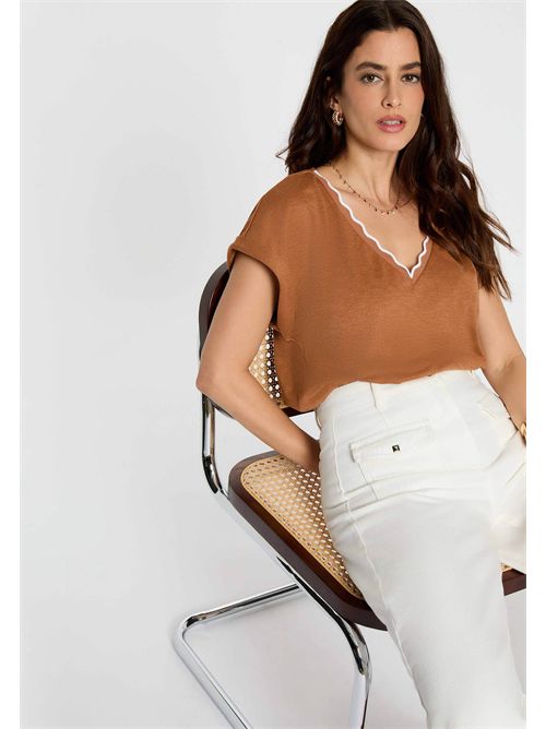 T-shirt con scollo ondulato DIANA MORGAN DE TOI | DIANACAMEL