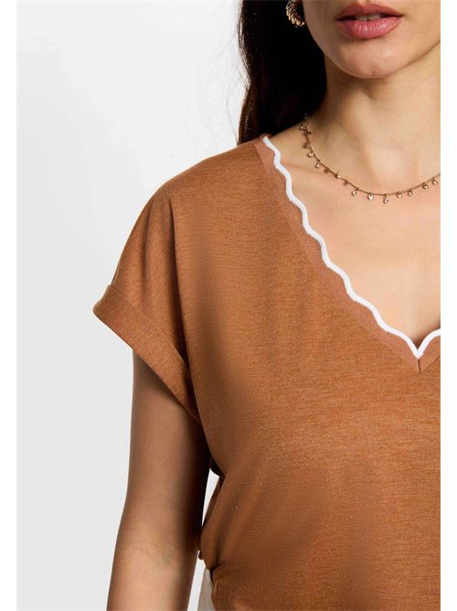 T-shirt con scollo ondulato DIANA MORGAN DE TOI | DIANACAMEL