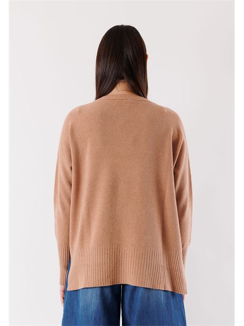 Maglia scollo a V Linea fluida 3M0842 KONTATTO | 3M0842CBISCOTTO