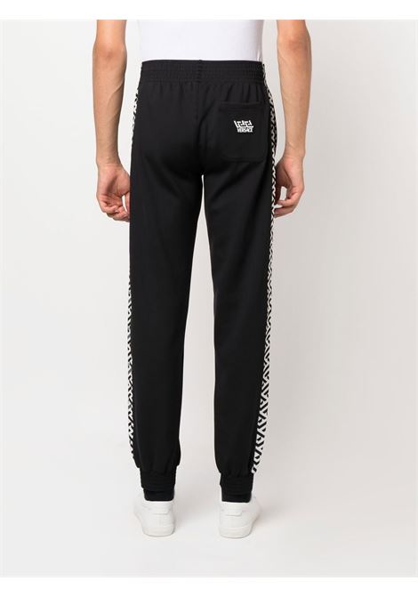 pantalone sportivo nero con banda laterlae in stampa La Greca VERSACE | 1002101-1A016232W020