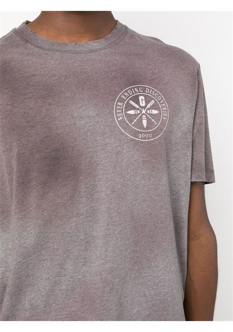 T-shirt in cotone grigio e viola scuro con stampa tie-dye effetto mélange GOLDEN GOOSE | GMP01220-P00102560413