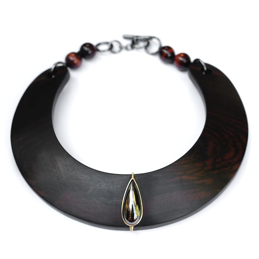 Collana in ebano con goccia