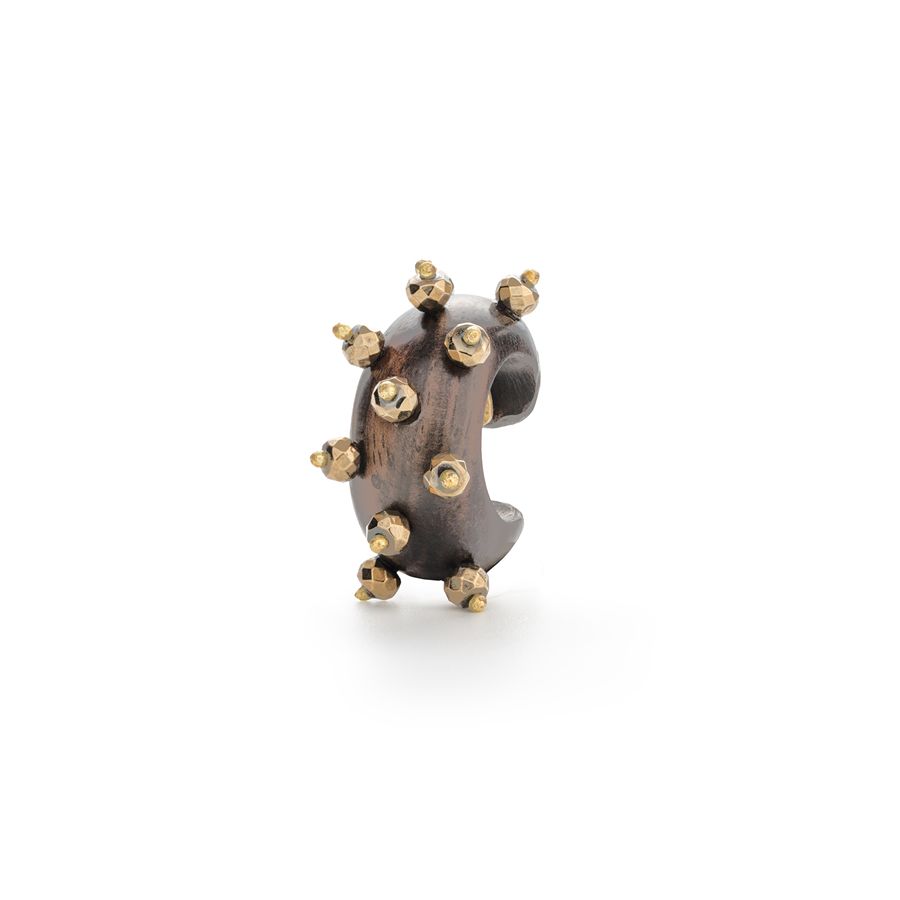 Single earring made of ebony with pyrite Totem | OR MONOPIR