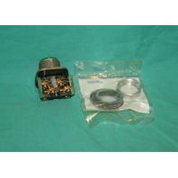 Allen Bradley, 800T-A1A, Push button Flush Head Green Switch NEW