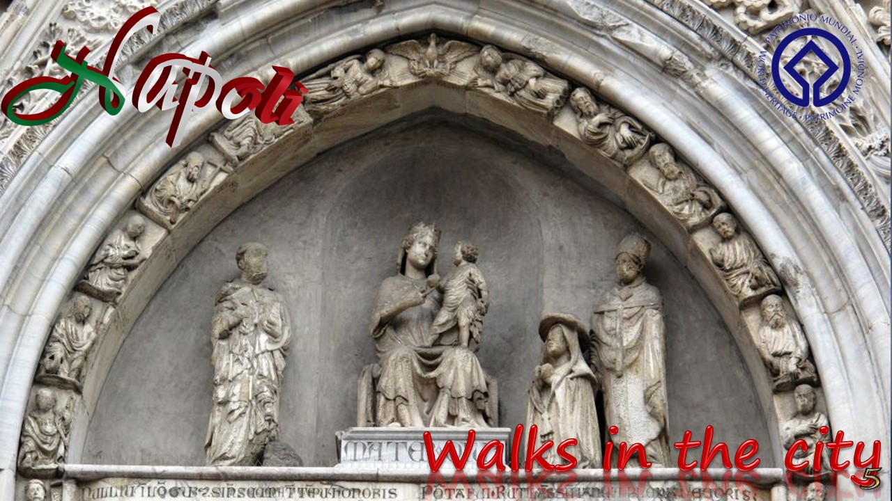 Italia Napoli Walks in the city5
