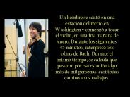 Un hombre se sent