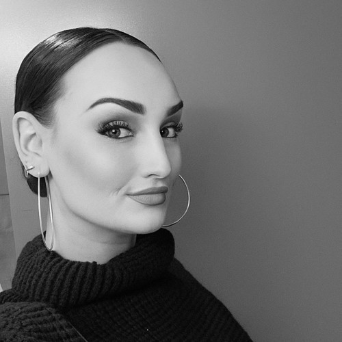 Shawna M Smith - Master Stylist/Makeup Artist Shawna M Smith