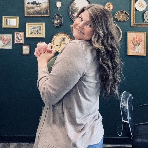 Elizabeth Gironda - Hairstylist  Elizabeth Gironda