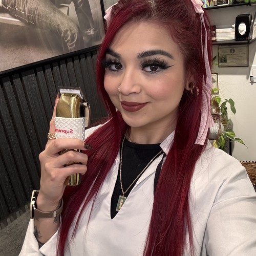 Alexis Hernandez BARBER MEN SKINCARE