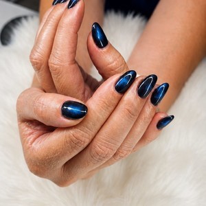 Blue cat eye nails web optimized