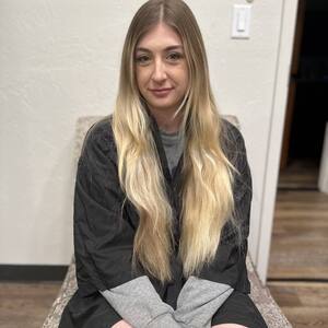 Pin5 blonde long straight woman 1200x1500