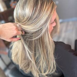 Pin5 blonde half up side hand 1200x1500