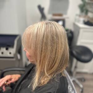Pin5 blonde bob side view hand 1200x1500