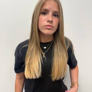 Pin5 blonde long straight woman 2 1200x1500