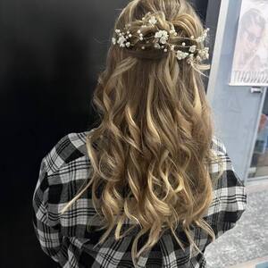 Pin5 blonde half up flower vine back view 1200x1500