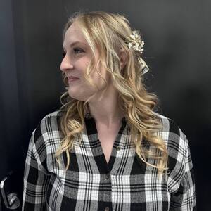 Pin5 blonde half up flower vine side view 1200x1500