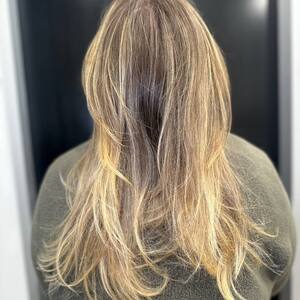 Pin5 blonde straight back view 3 1200x1500