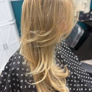 Pin5 blonde hair back view salon cape 1200x1500