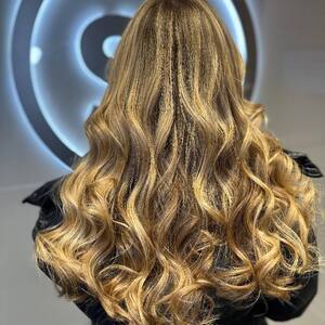 Pin5 blonde wavy back view 3 1200x1500