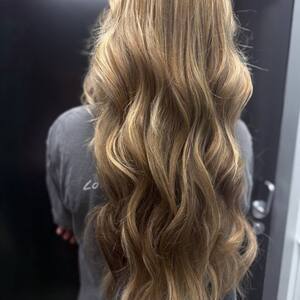 Pin5 blonde wavy back view 28 1200x1500