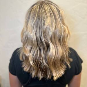 Pin5 blonde wavy back view 32 1200x1500