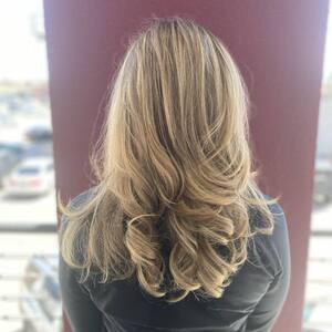 Pin5 blonde wavy back view 33 1200x1500
