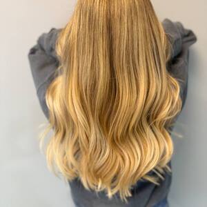 Pin5 blonde wavy back view 39 1200x1500