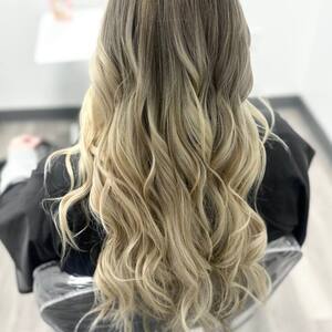 Pin5 blonde wavy back view 13 1200x1500