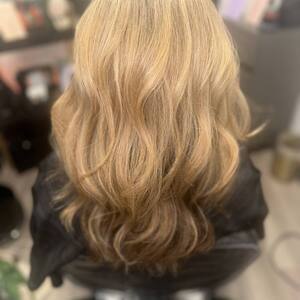 Pin5 blonde wavy back view 1200x1500