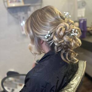Pin5 blonde updo flowers side view 1200x1500