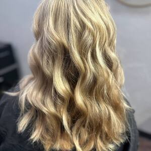 Pin5 blonde wavy back view 12 1200x1500