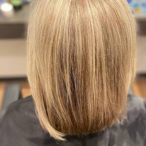 Pin5 blonde straight bob back view 1200x1500
