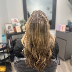 Pin5 blonde wavy back view 45 1200x1500