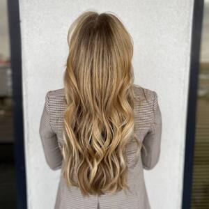 Pin5 blonde wavy back view 35 1200x1500