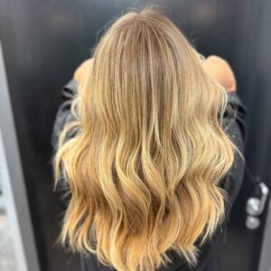 Pin5 blonde wavy back view 27 1200x1500