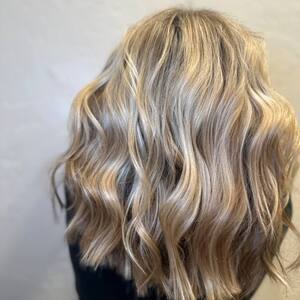 Pin5 blonde wavy back view 21 1200x1500