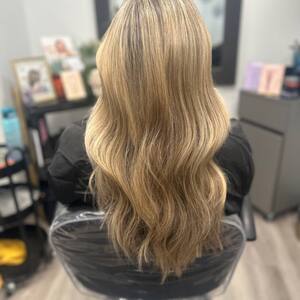 Pin5 blonde wavy back view 42 1200x1500