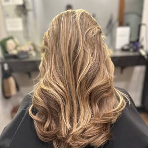 Pin5 blonde wavy back view 16 1200x1500