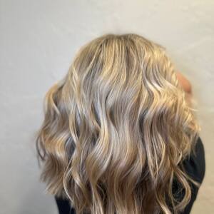 Pin5 blonde wavy back view 40 1200x1500