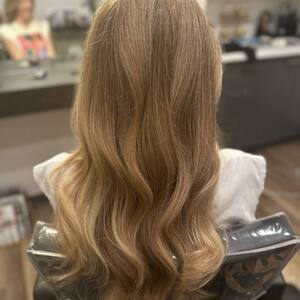 Pin5 blonde wavy back view 44 1200x1500