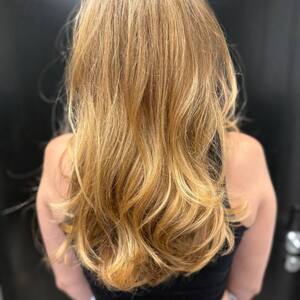 Pin5 blonde wavy back view 18 1200x1500