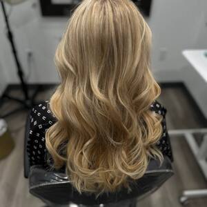Pin5 blonde wavy back view 38 1200x1500
