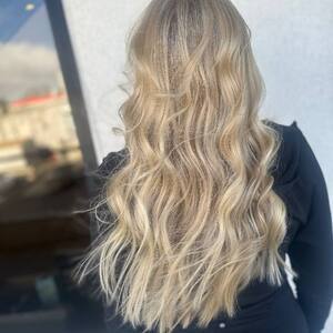 Pin5 blonde wavy back view 30 1200x1500
