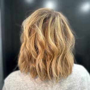 Pin5 blonde wavy bob back view 1200x1500