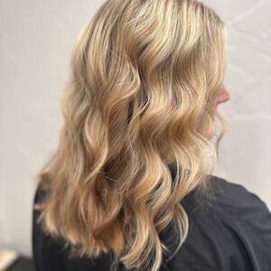 Pin5 blonde wavy bob back view 2 1200x1500