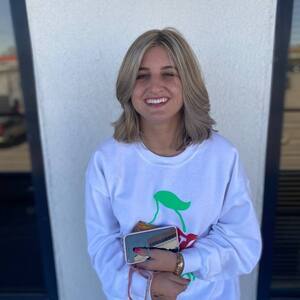Pin5 blonde woman white sweatshirt 1200x1500