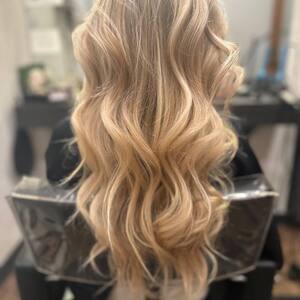 Pin5 blonde wavy back view 47 1200x1500